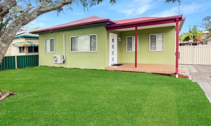 North Haven Maison | Haven Hideout - 3 bedroom holiday home in North Haven, close to beach, wifi available
