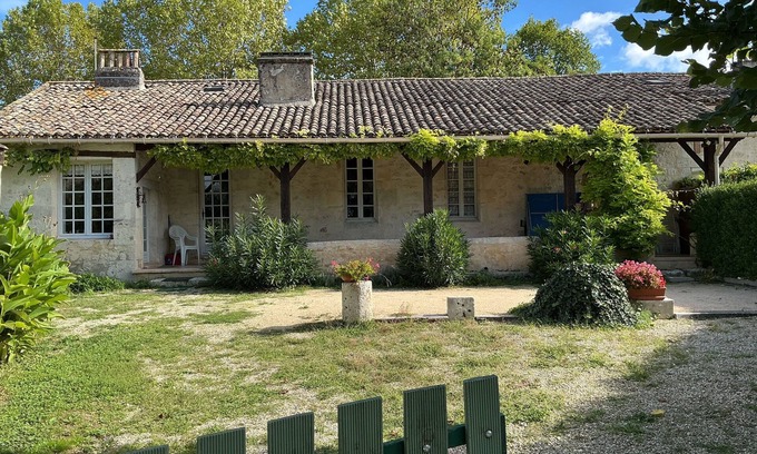 Boisse Cottage | Havre de paix : gîte 8 personnes avec piscine à Boisse