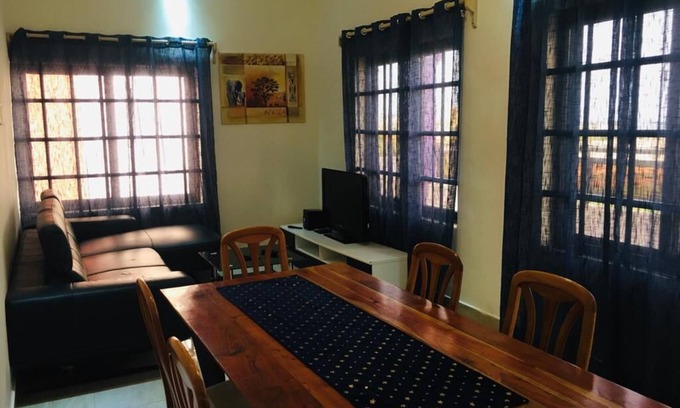 Abomey-Calavi Appartement | Havre de paix A12, à 150 m de la mer sur la route des peches!
