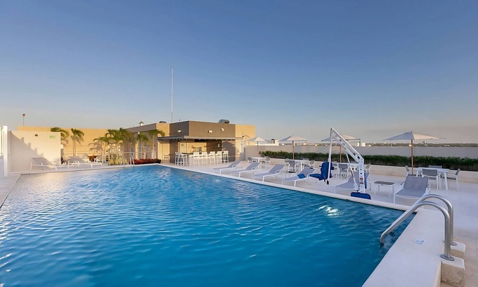 Zona Industrial Maison | Haven of Relaxation! Free Breakfast and Parking, Outdoor Pool, Pets Allowed!