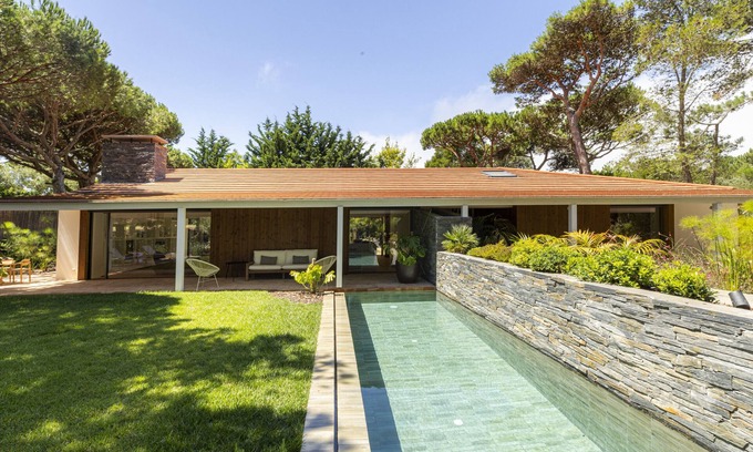 Quinta da Marinha Villa | Havenwood Villa by CadenzaLux
