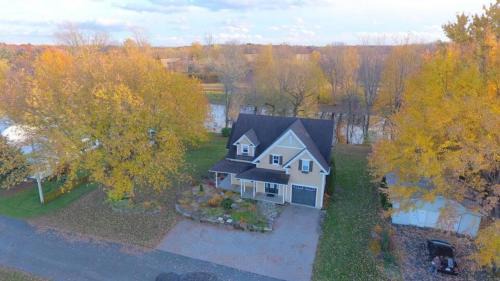 Pierreville Chalet De Ski | Havre de paix au bord de l'eau