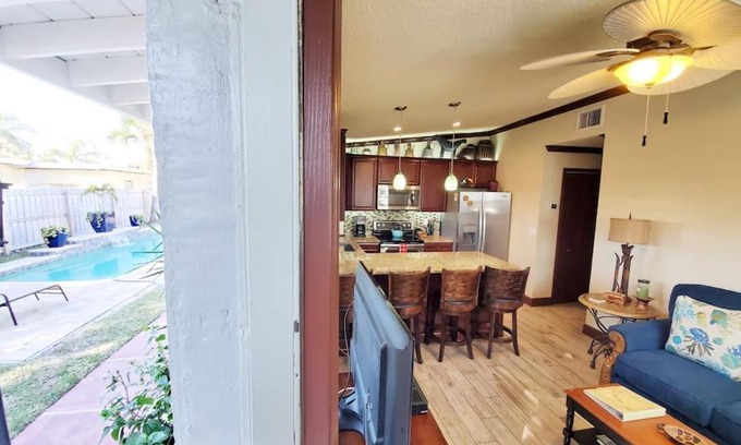 Port Canaveral Appartement | Hawaiian Cottage - Heated Pool Walk to the Beach