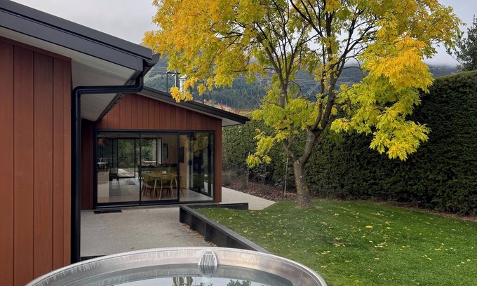 Lake Hawea Maison | Brand New on Bodkin - Spacious, Private, Central & a Stoked Hot Tub coming soon!