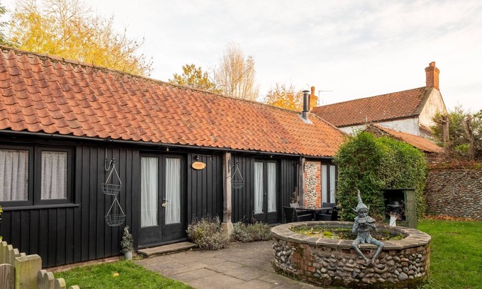 Roughton Maison | Set just outside the rural and peaceful village of Roughton and close to the Norfolk coast sits cosy