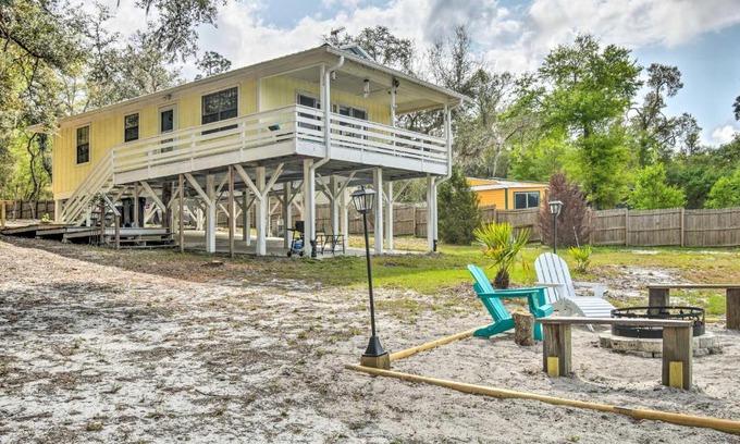 Edgar Maison | Hawthorne Hideaway with Waterfront Fire Pit!