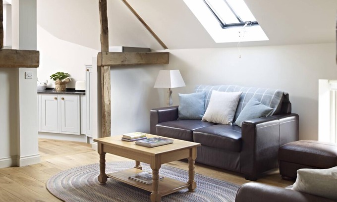 Thatcham Appartement | Hayloft-Appartement-Prestige-Salle de bain et douche-Vue sur la cour