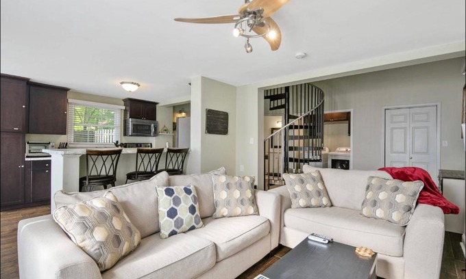 Terry Sanford Maison | Haymount Hideaway