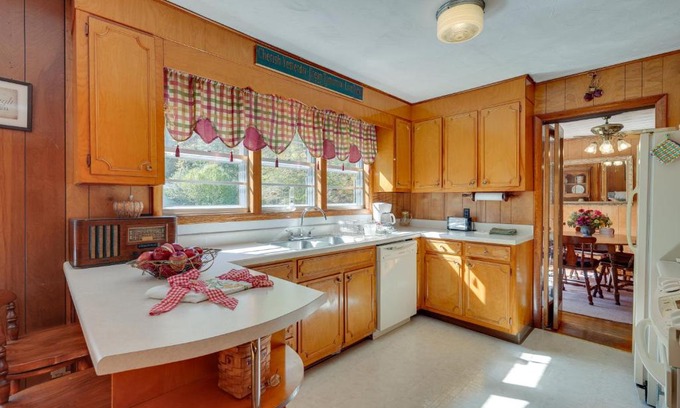 Haysi Maison | Haysi Nature Getaway with Fire Pit and On-Site Creek!