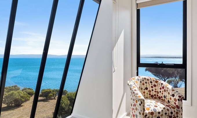 Coles Bay Maison | Position absolue au bord de l'eau. Situé au-dessus des rochers pittoresques de Great Oyster Bay.