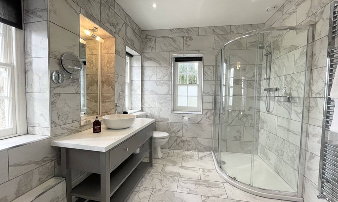 Somerton Appartement | Hazelwood-de Luxe-Appartement-Salle de bain privée séparée-Vue sur Jardin