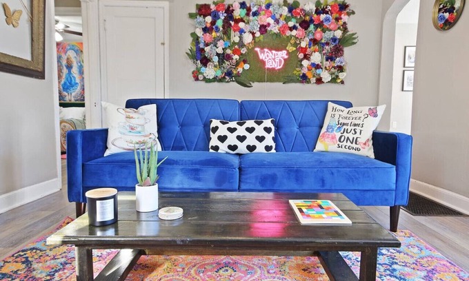 Columbia Appartement | Head down the Rabbit Hole at Wonderland!