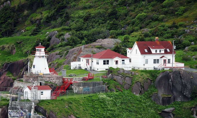 Terra Nova Maison | Résidence du gardien de phare à l'embouchure de la rue St. John's Harbour!