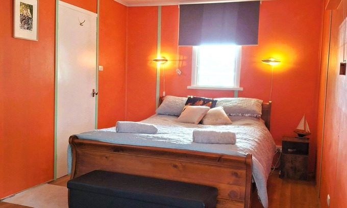 American River Maison | Healing Colour Shack promotes tranquillity, a 2-minute walk from the shoreline.