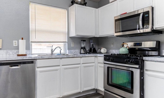 Southeast Arlington Maison | Heart of Arlington, Cozy Home