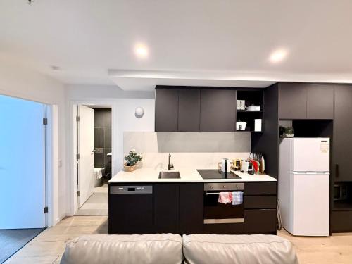 Reid Appartement | Heart of CBD Stylish 2BR Apt-Quiet-pool-view-BBQ