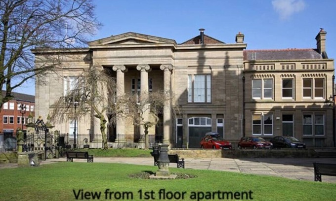 Macclesfield Copropriété | Heart of Macclesfield 2 Bedroom Grade II Apartment