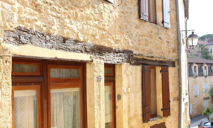 Pays-de-Belves Maison | Coeur du beau village médiéval Belvès - maison de ville avec terrasse et jardin.