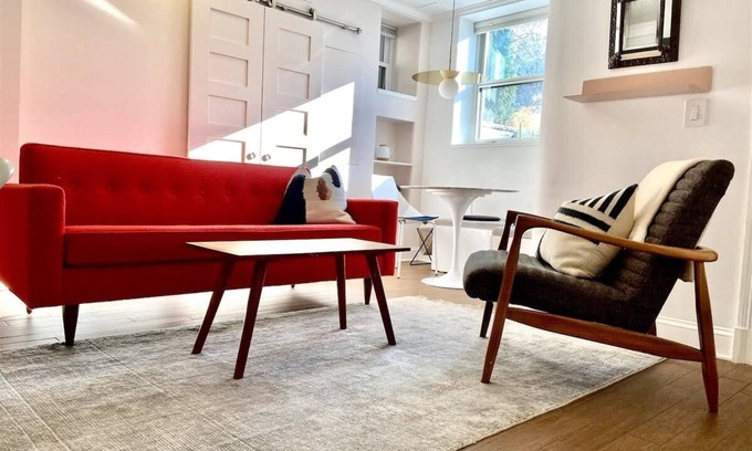 Mount Pleasant Appartement | Heart of Mount Pleasant - with parking!