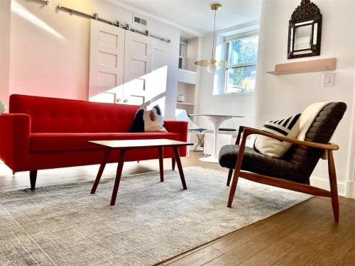 Mount Pleasant Appartement | Heart of Mount Pleasant - with parking