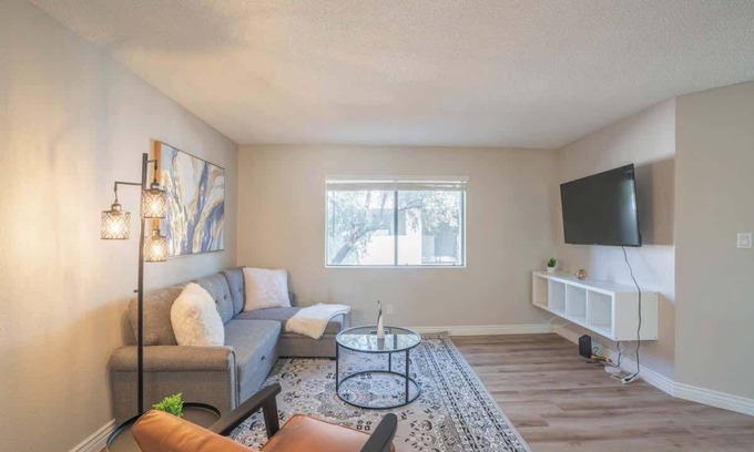 Cox Heights Appartement | Heart of Scottsdale | Pool, Gym, Balcony, Parking