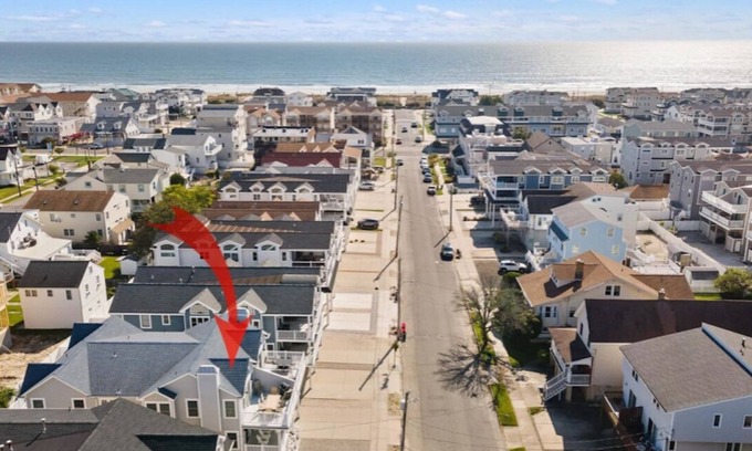 Sea Isle City Maison | Heart of SIC - Oceans views - 2min to the beach - 46th St - Pet Friendly