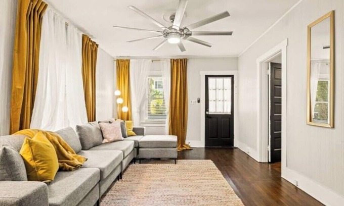 Historic Uptown Maison | Heart of The City Hideaway
