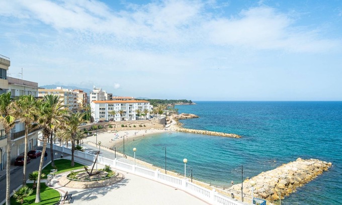 Costa Dorada Appartement | Au coeur du village avec vue mer et à 100m plage