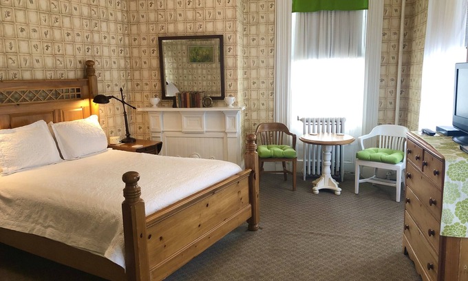 Lansing Lit Et Petit-Déjeuner | Heart of the Finger Lakes Historic Inn, Room 2