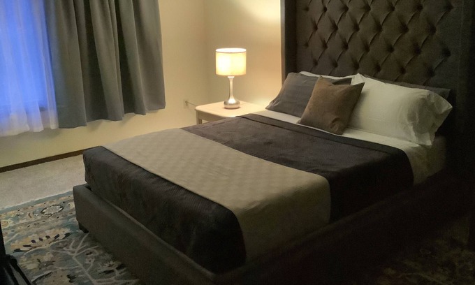 Glen Carbon Lit Et Petit-Déjeuner | HEARTLAND B & B/BUS/ RETREAT Rooms for Traveling Nurses, Couples, 5 star Meals
