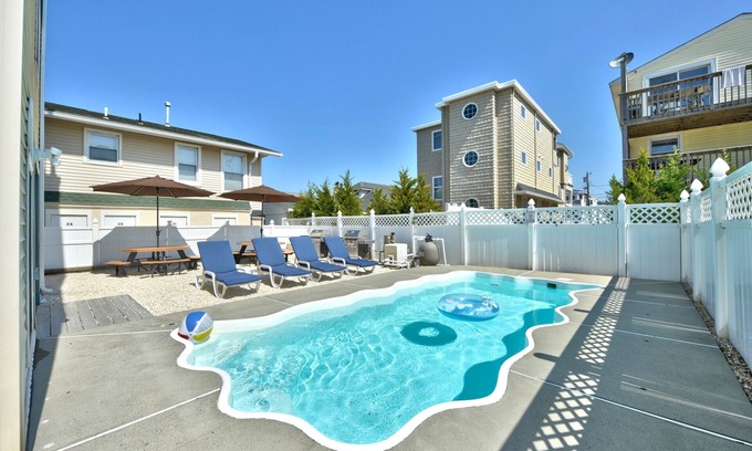 Ship Bottom Maison | Piscine creusée chauffée, 3e de la plage avec une vue imprenable sur la plage, nouvelle et moderne