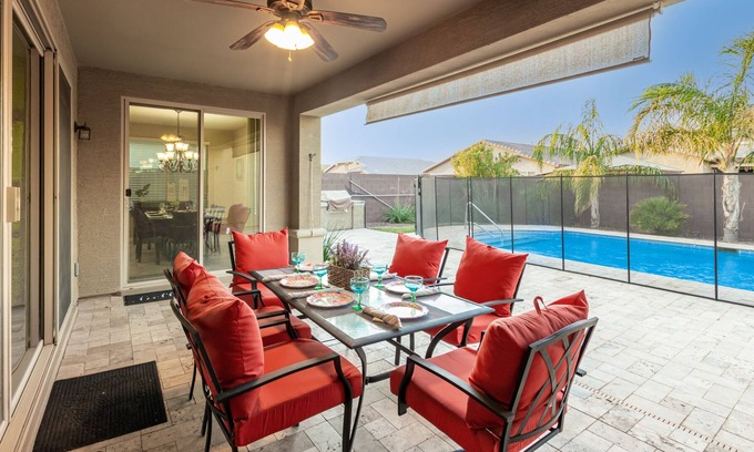 San Tan Valley Maison | Heated Pool! 2 King Bedrooms Perfect for Sharing! 30 Night min.