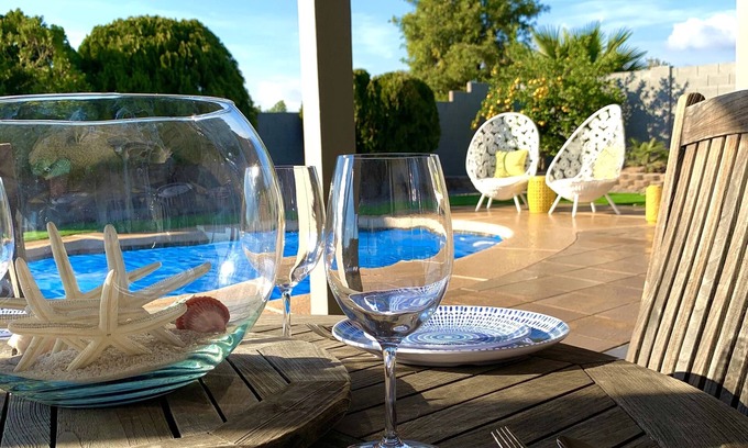 East Mesa Maison | Piscine chaufee! Un chalet côtierNouveau TOUT! Les draps blancs savent qu'ils sont PROPRES
