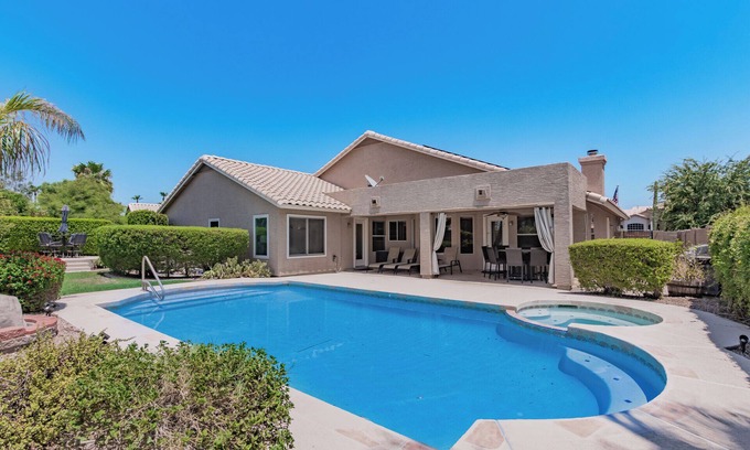 Arrowhead Ranch Maison | Heated Pool and Spa Spacious 4-bedroom home in Glendale, AZ
