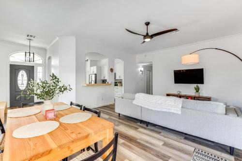 Neely Farms Maison | Heated Pool and Yard Gilbert Getaway!