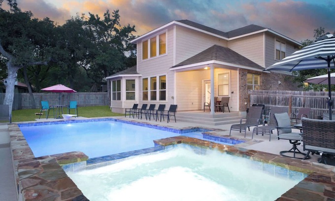 San Antonio Maison | Heated Pool, Arcade, Billiards with Two master suites