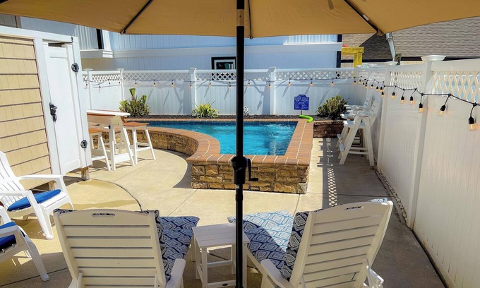 Sea Isle City Maison | Heated Pool! Backyard Oasis! 6 Homes from Beach/Promenade Stunning Home & Views!