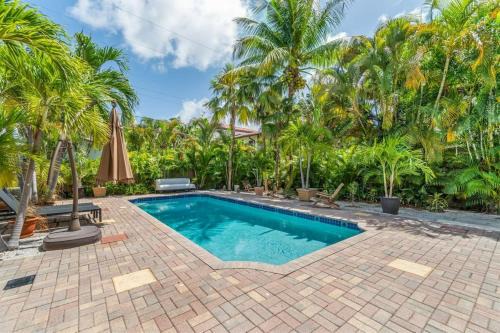 Northwood Shores Maison | Heated Pool, Beach, Miramar Villa by RoveTravel