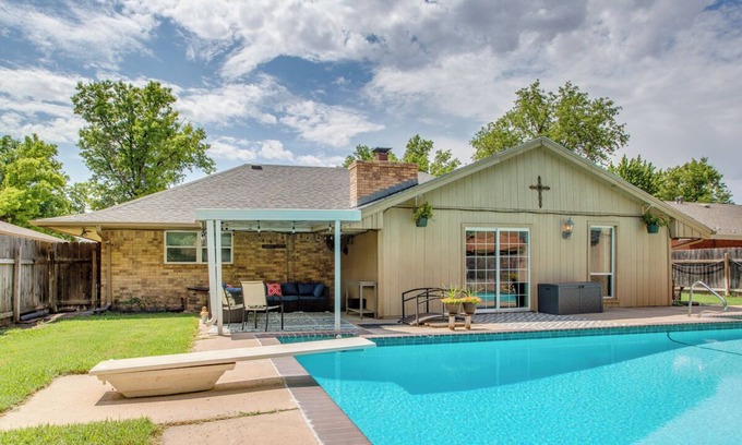 Enid Maison | Heated Pool! Family-friendly House with Coffee Bar