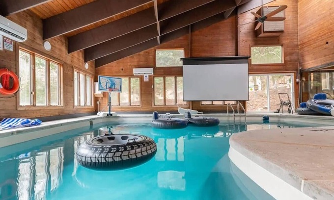 East Stroudsburg Cabine | Heated Private Indoor Pool 24/7/365|Hot Tub