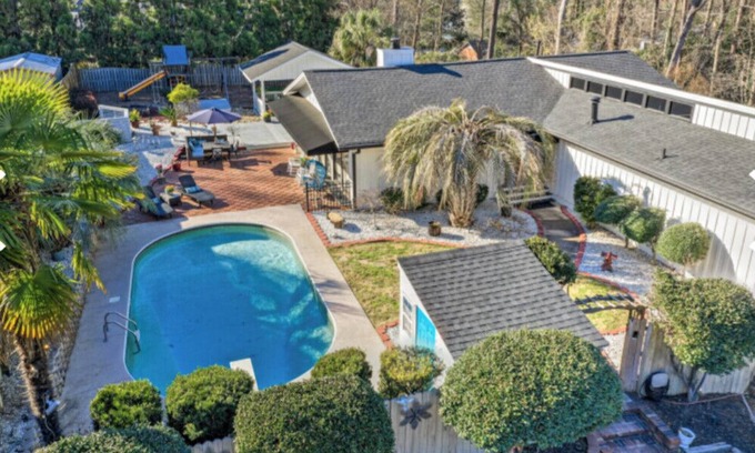 Augusta Maison | Heated pool-Hot tub-Dog friendly-3 Living spaces- 5BR; 4bath; 2mi to Master’s