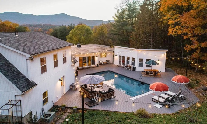 Freehold Maison | Heated Pool, Hot Tub & Mountain Views on 15 Acres! New Listing Special!
