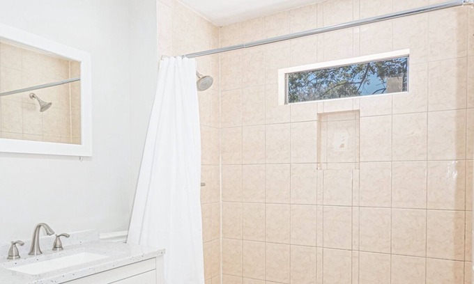 Tallahassee Maison | Heated Pool & Hot tub-Walk to FSU