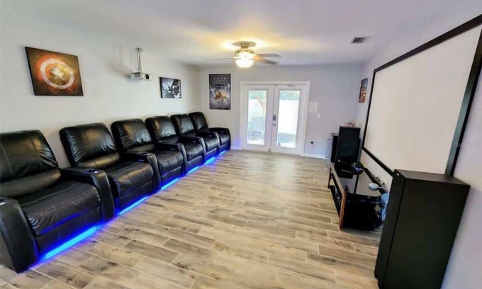 Lutz Maison | Heated pool, Jacuzzi & Sauna! Tampa, FL