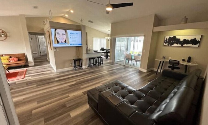 Berkeley Manor Maison | HEATED POOL Manatee Oasis Weeki Wachee Family Fun Pool Home