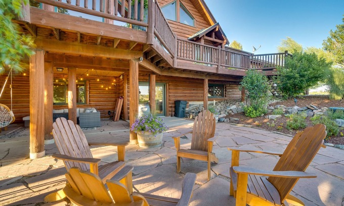 Parker Maison | Heated Pool + Mtn Views: Log Cabin in Parker!