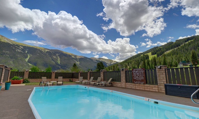 Copper Mountain Village Hôtel | Heated Pool! Ski in/Walk out! Perfect Hotel Room CV210A