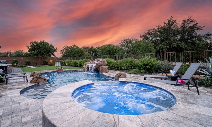 Queenland Manor Maison | Heated Pool/Spa. Putting Green. Ping Pong. Bikes. Family Fun.