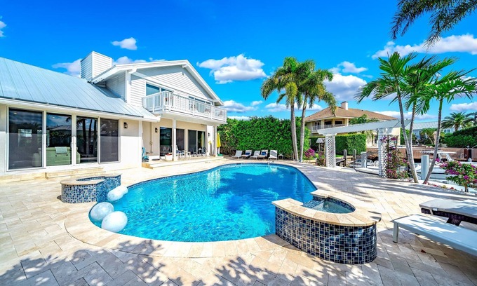 Tropic Isle Maison | Heated Pool & Waterfront! Close 2 Beach & Avenue!