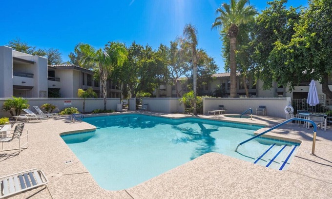 Cloisters Copropriété | Heated Pool Year Round | Biltmore Gem | Golf/Walk